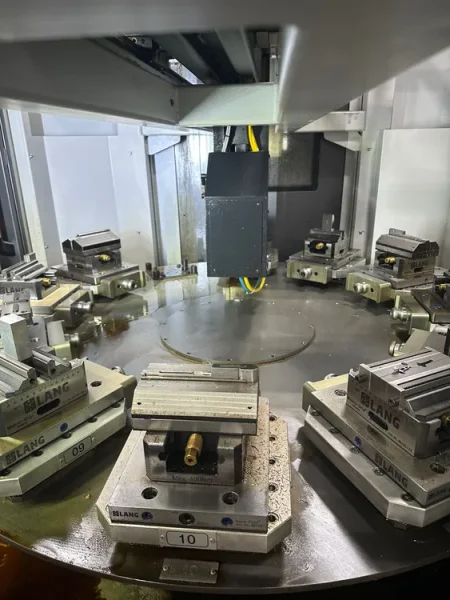 Doosan DVF 5000 5-Axis CNC VMC, 18000 RPM, x-24&quot;, y-17&quot;, z-15&quot;, 120 ATC, 40 Taper, 12 Pallets, 30HP, (2022)