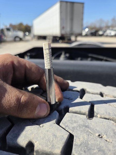 PETERBILT 567 - Trucks