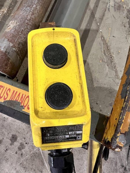 4,000 LB X 72" X 36" SOUTHWORTH MODEL #LS4-36 HYDRAULIC LIFT TABLE WITH ROLLER CONVEYOR TOP: STOCK #20895