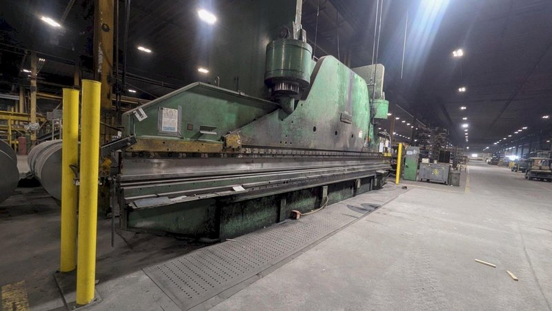 1000 Ton x 16′ Cincinnati CNC Press Brake, 1974 – CNC 150 Autogauge Control, 34′ Overall Length