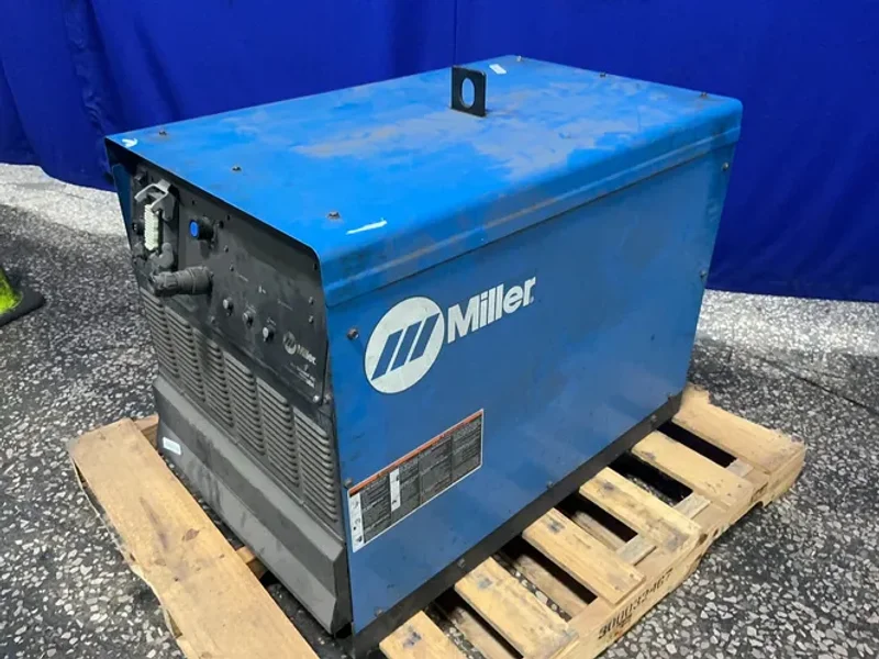 Miller  450 A  Welder  - Auto Deltaweld 452