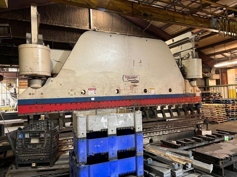 1000 TON X 20' CINCINNATI HYDRAULIC PRESS BRAKE. STOCK # 1264722