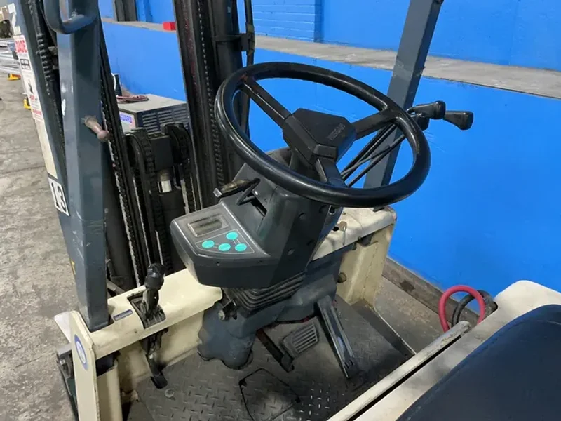 Nissan 2350 Lbs Electric Forklift - Cspo1l5s