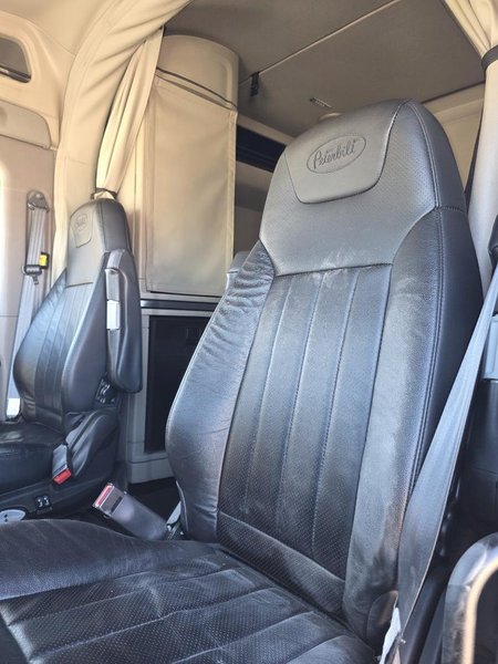 PETERBILT 567 - Trucks