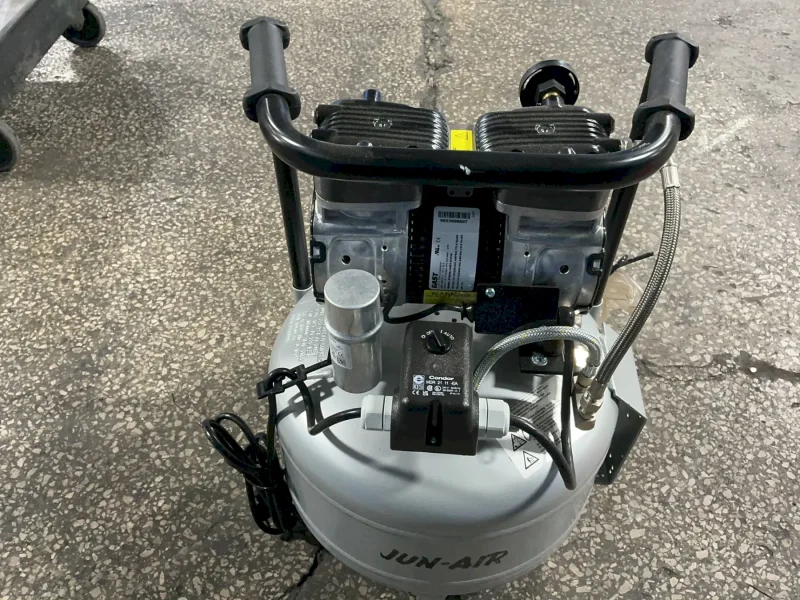 GAST MANUFACTURING 25 LITER, 12.2 BAR JUN-AIR OIL-LESS ROCKING PISTON AIR COMPRESSOR SYSTEM  -  87R-25B-JEBCB