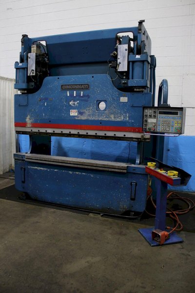 135 TON X 8' CINCINNATI MDL 135FMII HYDRAULIC PRESS BRAKE: STOCK #75067