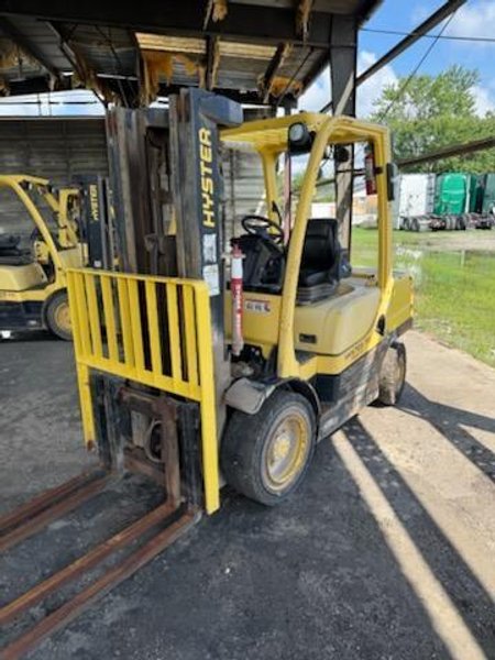 Hyster H70FT 7,000 lb LPG Cushion/Pneumatic Forklift, 2020 – Triple Mast, Side Shift (2)