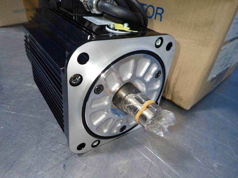 YASKAWA AC SERVO MOTOR  -  SGMGH-13A2A-YRA1