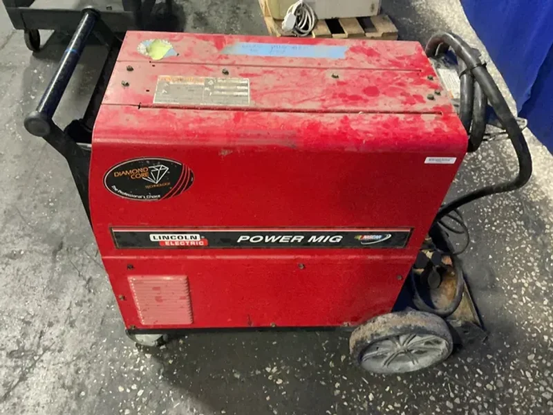 LINCOLN ELECTRIC 250 A WELDER  -  POWER MIG 255