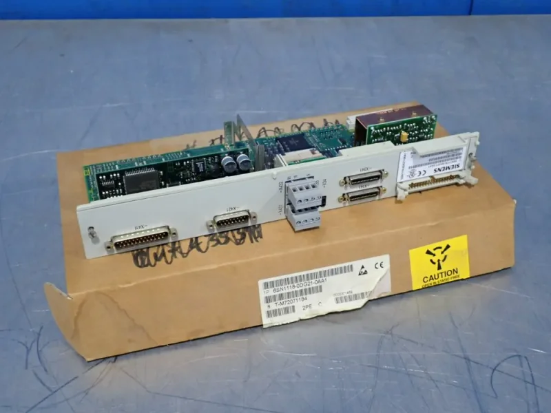 SIEMENS CIRCUIT BOARD   -  6SN118-0DG21-0AA1
