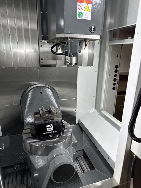 Haas UMC-500SS 5 Axis UMC, 2023 – TSC, Chip Conveyor, Probe