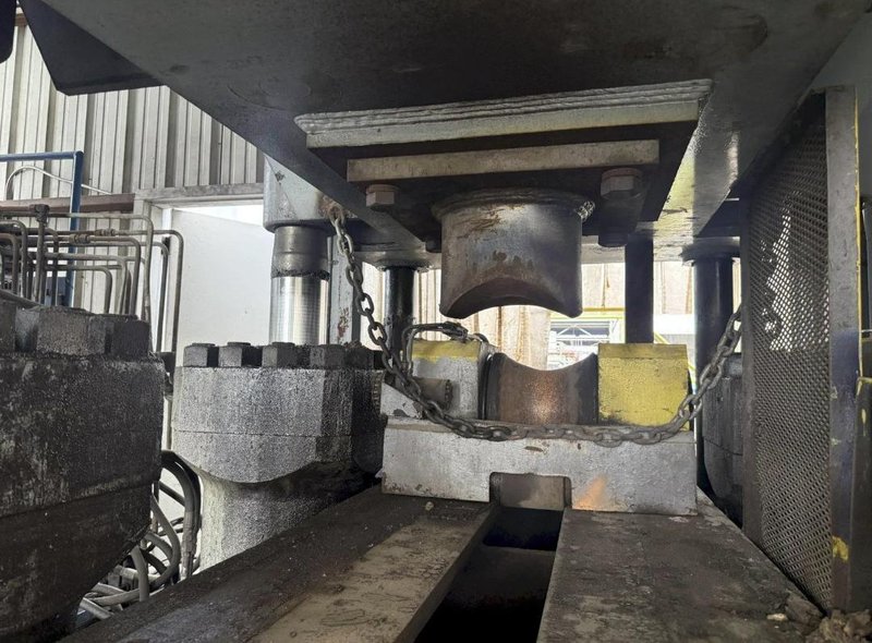 2000 TON HEAVY DUTY 4-POST HYDRAULIC PRESS. STOCK # 0543726