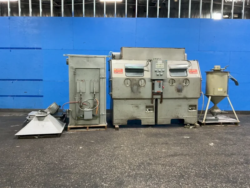 ZERO MFG SAND BLAST CABINET  -  BNP 220