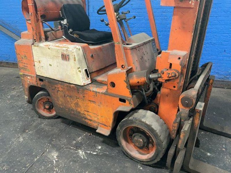 CLARK 6000 LBS PROPANE FORKLIFT  -  C500-60