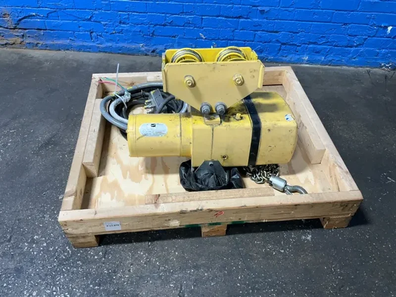 YALE 1000 LBS CHAIN HOIST   -  KEL1/2-10LG15S1