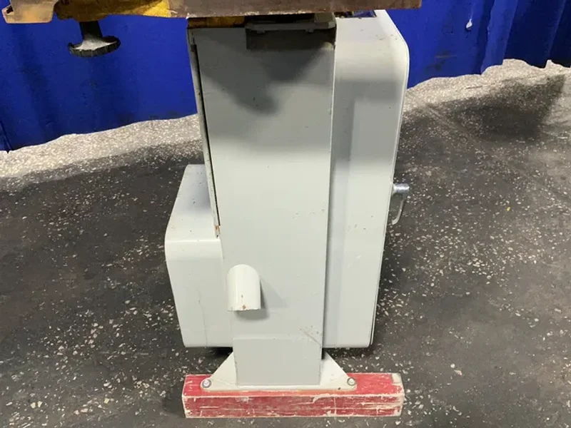 KALAMAZOO 18”-30” THROAT, 10” H STARTRITE VERTICAL BAND SAW  -  24-V-10