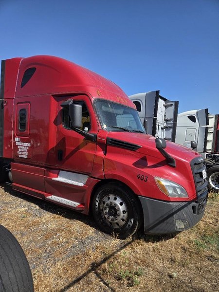 Freightliner Cascadia 126 Sleeper Truck, 2019 – Detroit DD15, DT12 Automatic, 72” Raised Roof, Tandem Axle