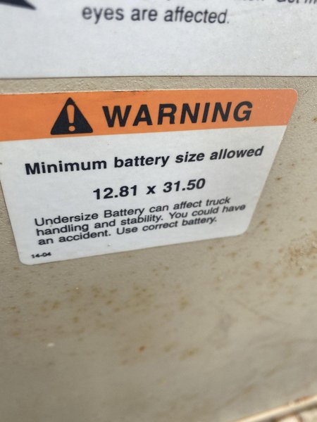 3000 LB CROWN ELECTRIC ORDER PICKER FORKLIFT: STOCK 14132