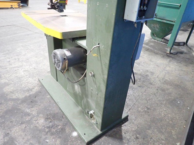 SCMI 36" THROAT VERTICAL BAND SAW  -  900-SC