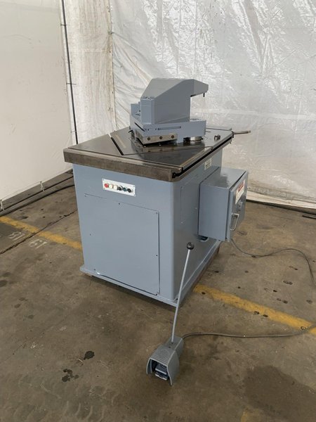 8-7/8&quot; X 8-7/8&quot; X 1/4&quot; BOSCHERT LB15KS6/25 HYDRAULIC NOTCHING MACHINE. STOCK # 0105023