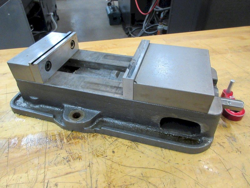 Kurt D675 6&quot; Machine Vise with Hard Jaws and Mini Speed Handle- Auction Item