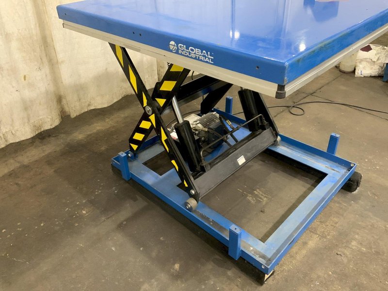 3330 LBS GLOBAL INDSUTRIAL HYDRAULIC SCISSOR LIFT TABLE: STOCK #81178