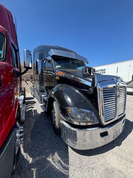 Kenworth T800 Sleeper Truck, 2019 – Heavy-Duty 6×4 Semi Tractor, Cummins/PACCAR Power, Sleeper Cab