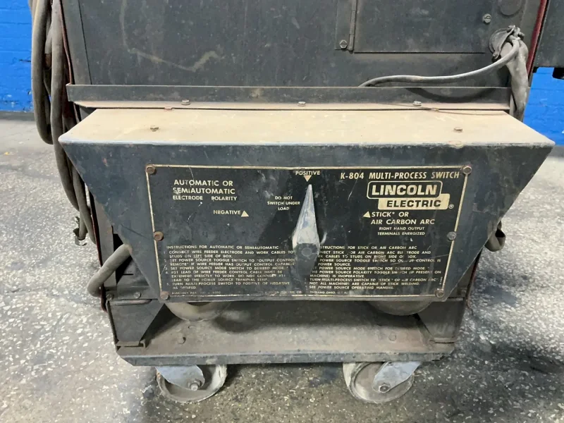 LINCOLN ELECTRIC 600 A WELDER  -  IDEALARC DC-600