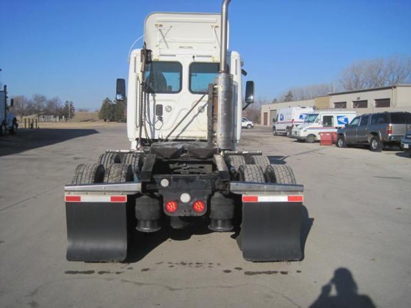 2010 Freightliner Cascadia Day Cab Semi Truck