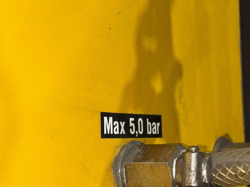 5 HP X 8 CARTRIDGE PLYMOVENT MODEL #MFA-01-E2 DUST COLLECTOR: STOCK #22305