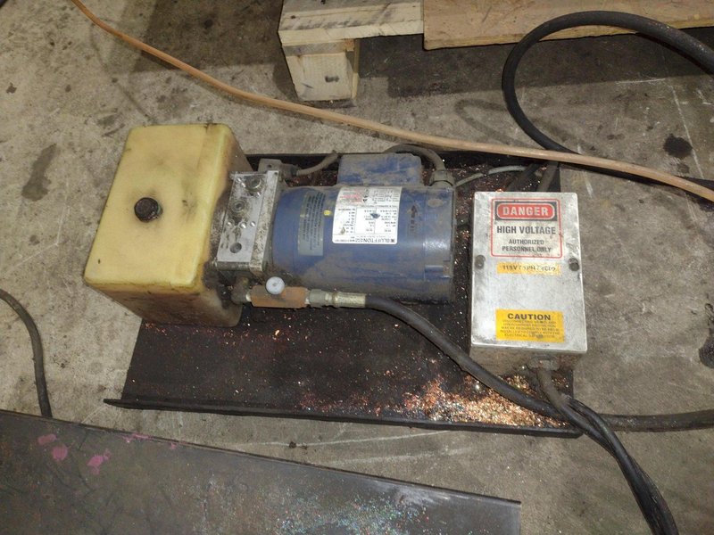 2,000 LBS X 96" X 72" ECONOLIFT MODEL #DT-SL38-20 LIFT TABLE: YOBRO #24990