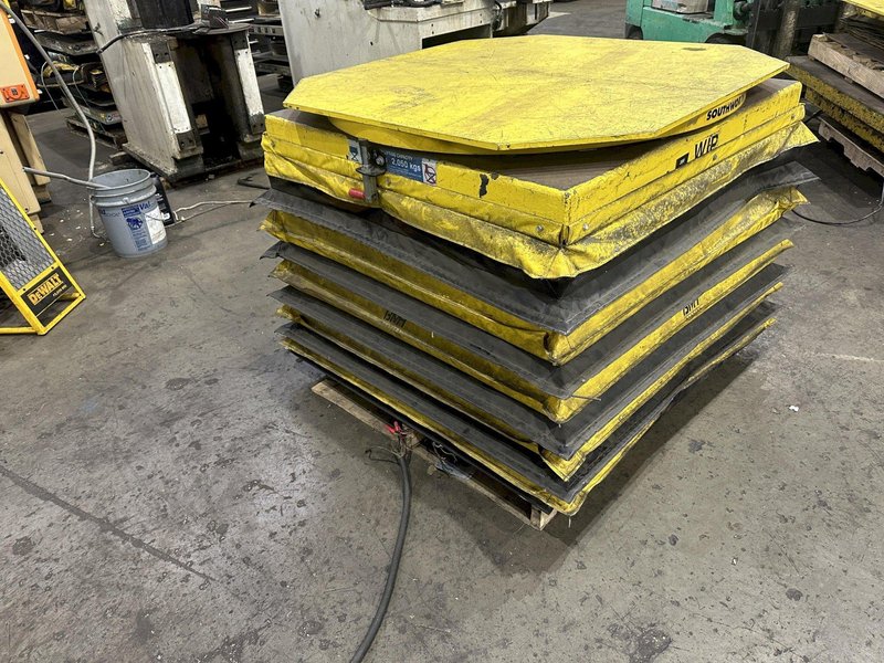 4500 LB SOUTHWORTH HYDRAULIC LIFT TABLE: STOCK #78042