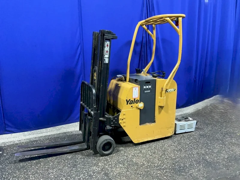 YALE 3000 LBS ELECTRIC STAND UP FORKLIFT  -  ESC30G4T077