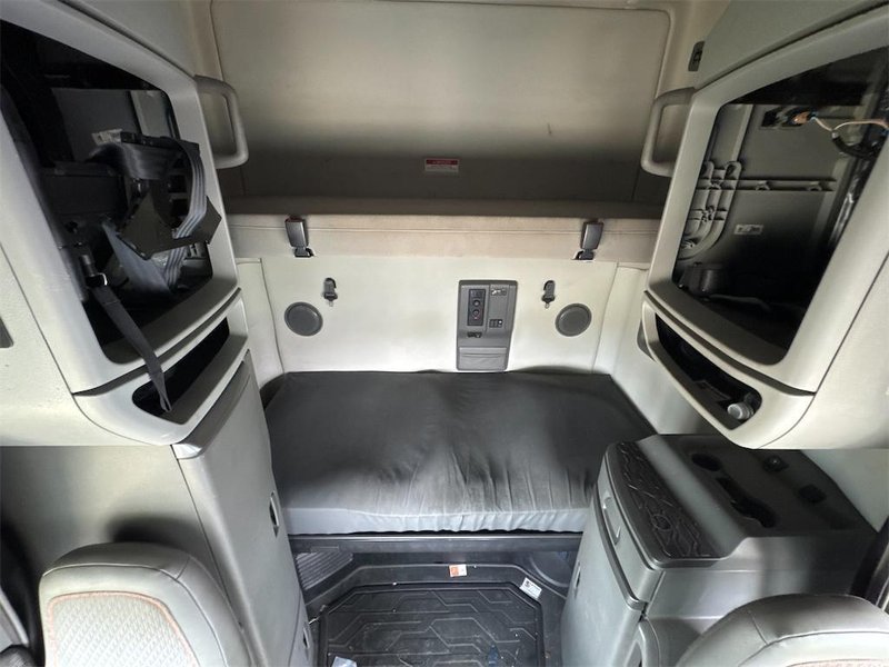 2022 Volvo VNL64T 760 4V4NC9EH7NN602666