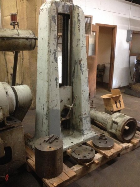 5&#039; LUCAS HORIZONTAL BORING MILL: STOCK #65650