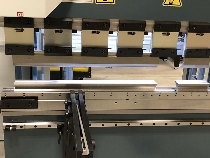 66 Ton x 6′ DURMA AD-R 2060 CNC Hydraulic Press Brake, 2023