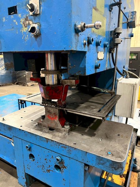 1996 PIRANHA 140 TON HYDRAULIC SINGLE END PUNCH MODEL SEPP-140