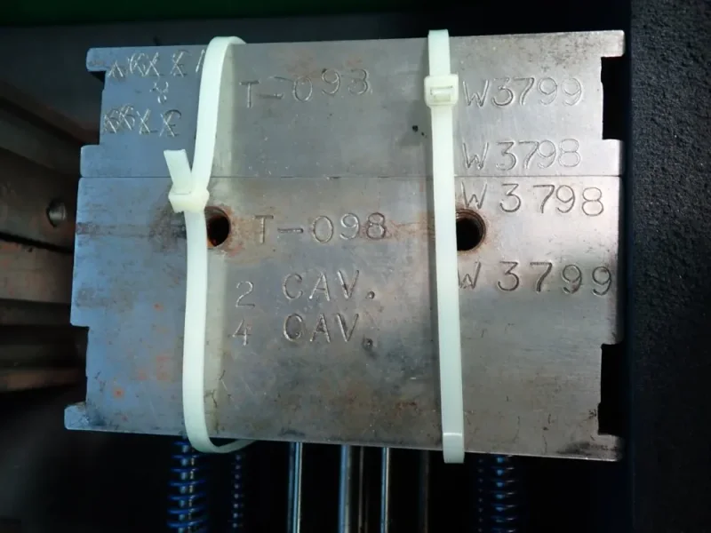 PLASTIC INJECTION DIE SET