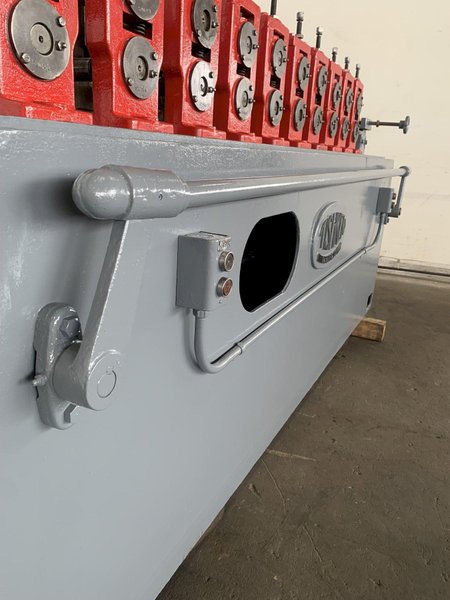 10 STAND X 1-1/2" X 8" TISHKEN MODEL 10LE 1-1/2 ROLLFORMER. STOCK # 0789324