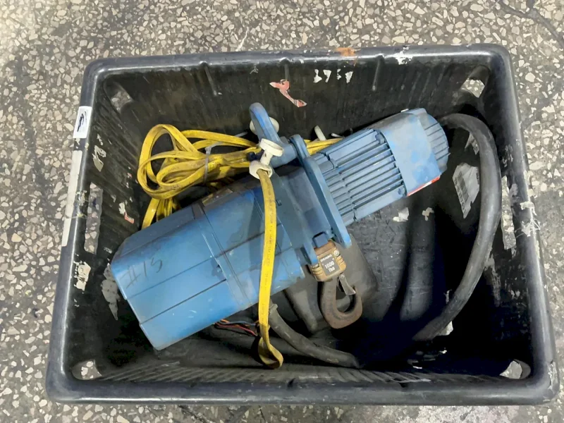 MANNESMANN DEMAG 13 FT HOOK PATH, 1000 LBS ON 1/1 FALL ELECTRIC CHAIN HOIST  -  DKUN 5-500 K V1