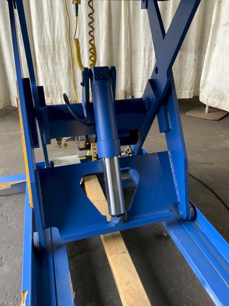 3000 LB VESTIL 48"X 72" HYDRAULIC SCISSOR LIFT TABLE: STOCK #81183