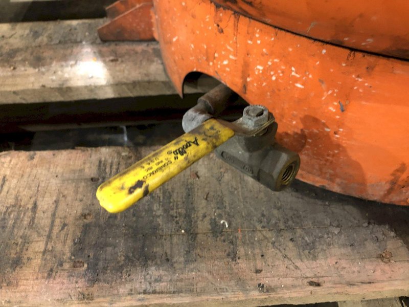 7.5 HP DEVAIR MODEL #TASV-5052-S 175 PSI VERTICAL AIR COMPRESSOR WITH AIR TAK 20 SCFM AIR DRYER: STOCK 16096