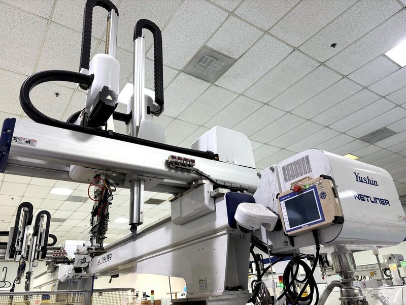 Yushin Used YA-150DL Servo Robot, 100-225 ton, yr. 2010
