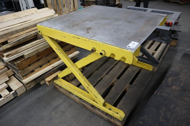 Scissor Lift Table, 4,000 Lb Capacity, 40&quot; x 42&quot; Surface- Auction Item