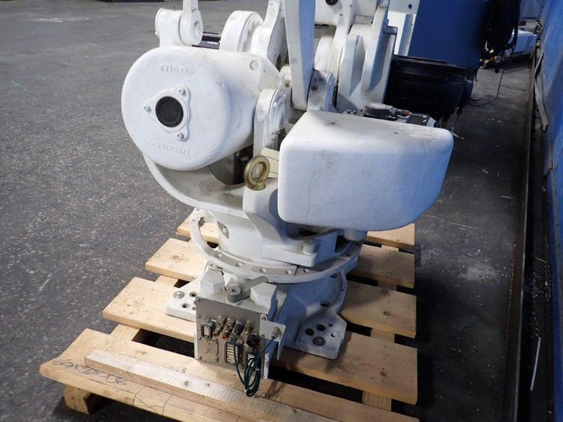 YASKAWA ELECTRIC CORPORATION ROBOT  -  MOTOMAN-MPL 160
