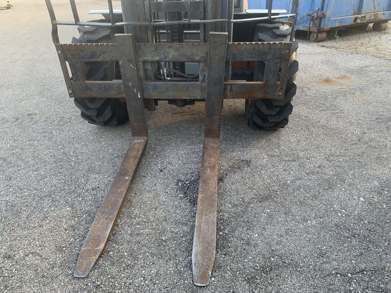 AUSA Model CH 250 X4 Rough Terrain Fork Lift 5500 lbs capacity