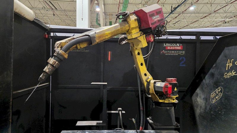 Lincoln Electric SYSTEM 30 Weld Cell w/ Fanuc Robot and Controls USED – AS-IS