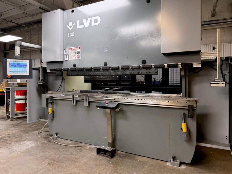 LVD PPED 135/30 150 Ton x 10' Press Brake