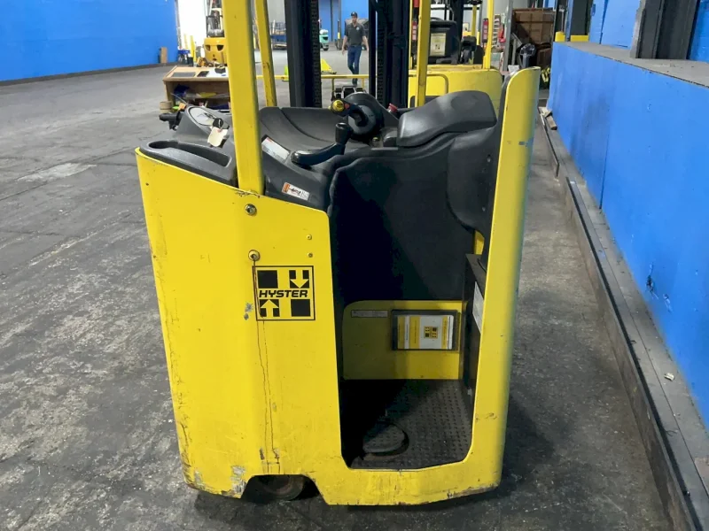 HYSTER 2850 LBS ELECTRIC STAND-UP FORKLIFT  -  E30HSD3-18