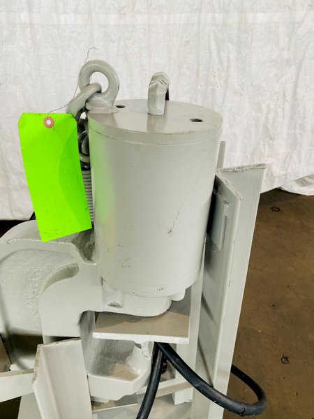 FABRILINE MODEL FH-12 C-FRAME HYDRAULIC PUNCH. STOCK # 0501116